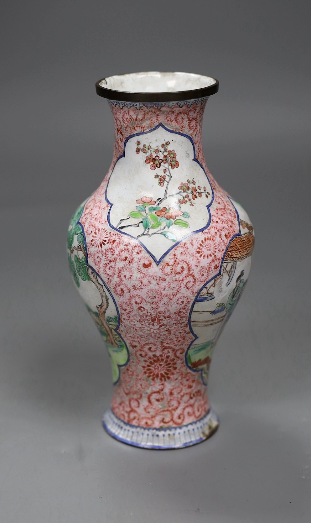 A Chinese Guangzhou enamel vase, Qianlong mark, late 18th / 19th century, 16.5cm tall